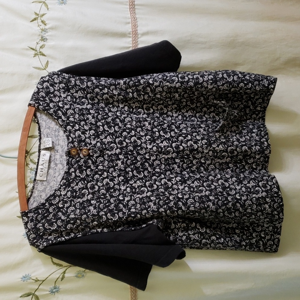 Chaus woman 1 Black/White